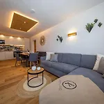 Fesh Living - Premium Apartament