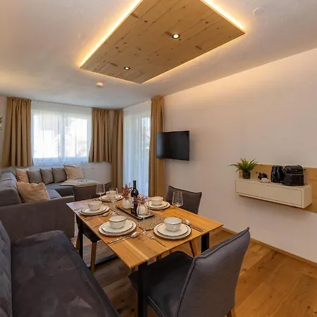 Fesh Living Apartment